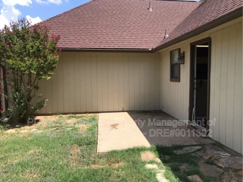 Arlington House: 6004 Meadowside Trail
