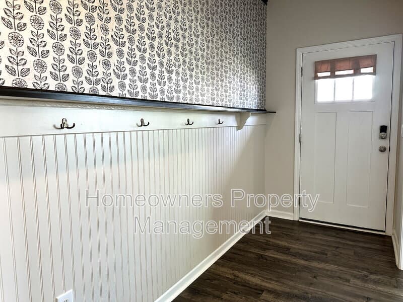 Fayetteville House: 5611 Tantobie Rd
