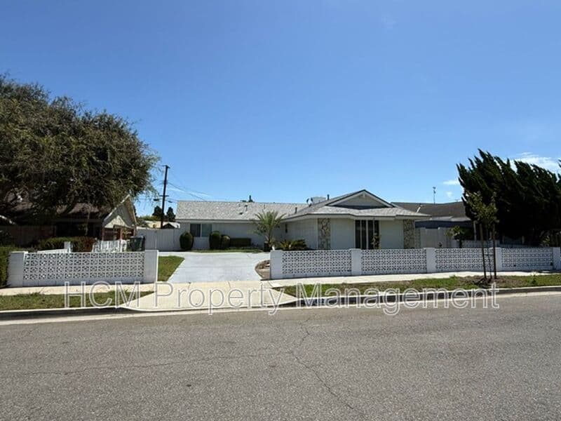Huntington Beach House: 16402 Birdie Ln