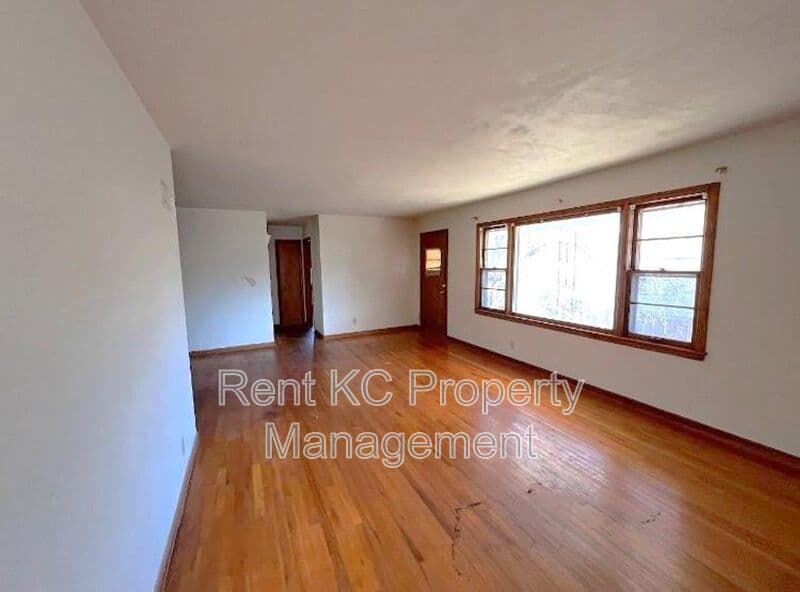 Kansas City House: 800 E 75th Terrace