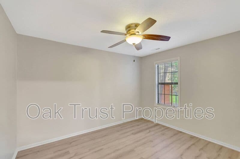 Charleston House: 1755 River Front Drive
