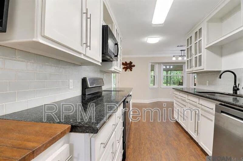 Denham Springs House: 26137 Vincent Dr