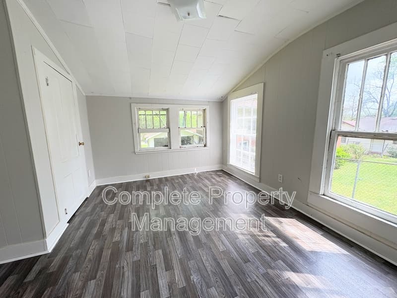 Bessemer House: 1015 11th Street North