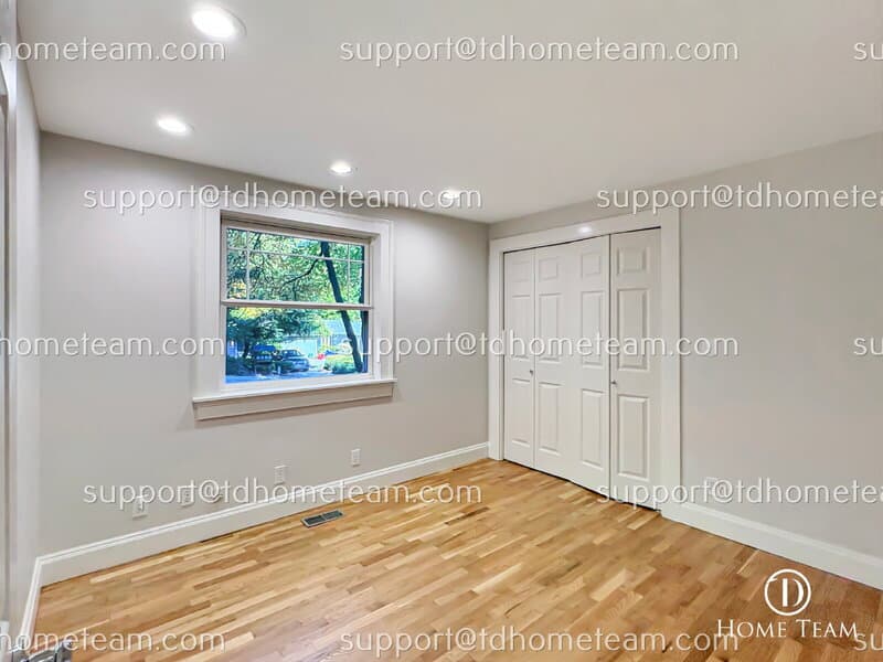 Bellevue House: 12903 NE 28th St