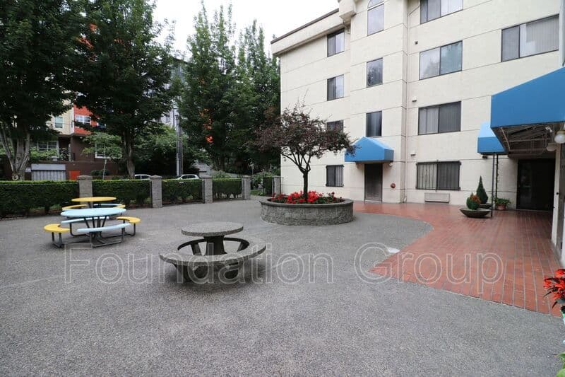 Seattle House: 400 10th Ave