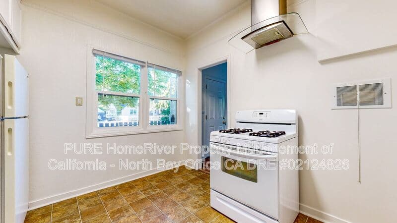Santa Rosa House: 1430 Sonoma Avenue