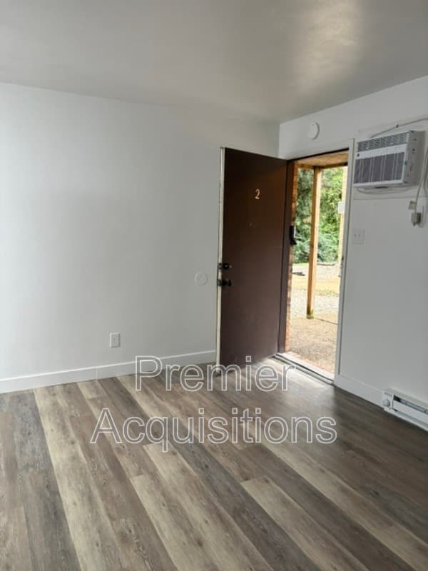 Belleville Condo: 1101 S 74th St