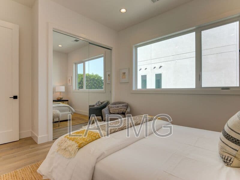 Los Angeles House: 6016 Comey Ave