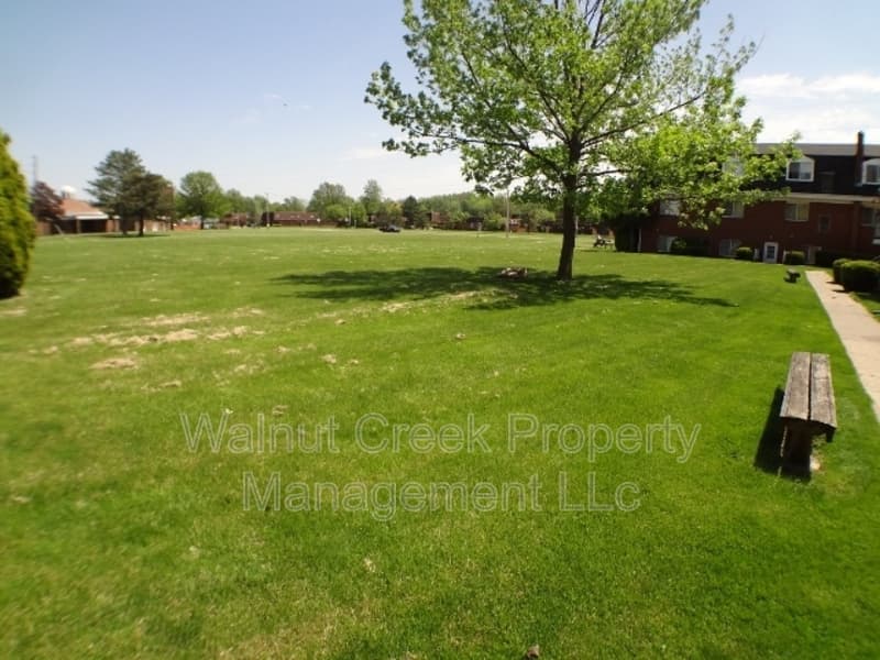 Lorain Condo: 2102 Tower Blvd