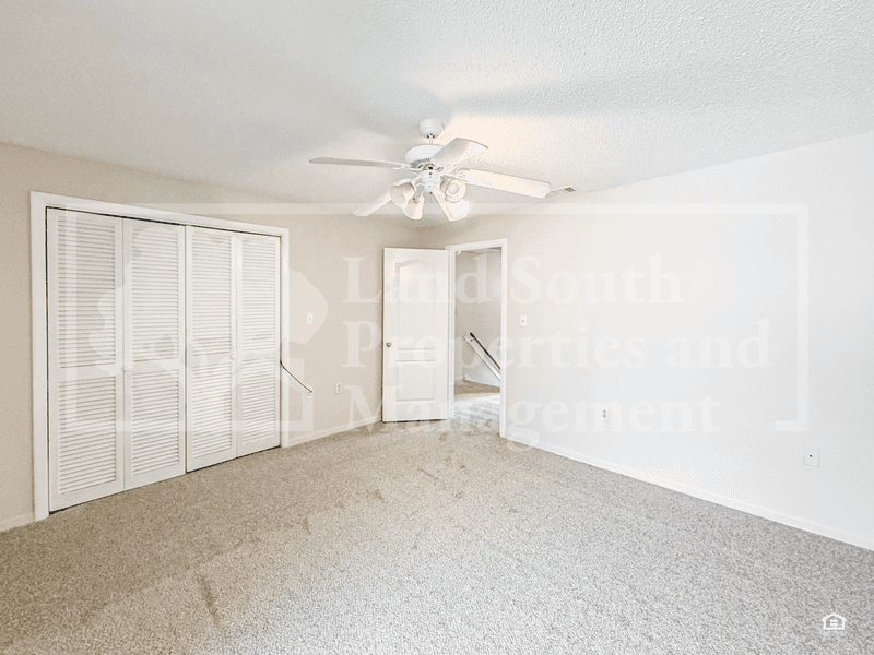 Lakeland House: 4948 Market Square