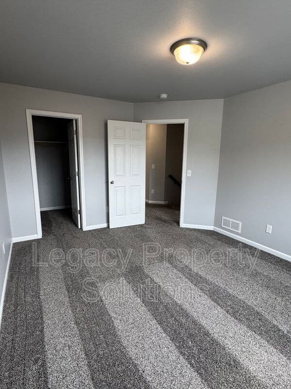 Mandan House: 719 Hillcrest Dr.