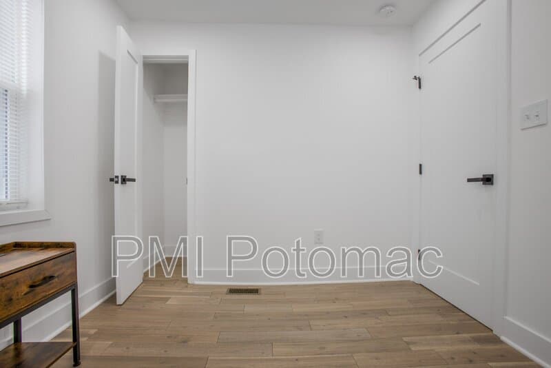Washington Townhome: 702 19th St NE