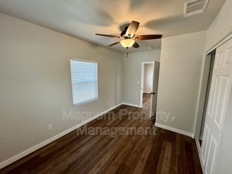 Perris House: 27300 Peach St