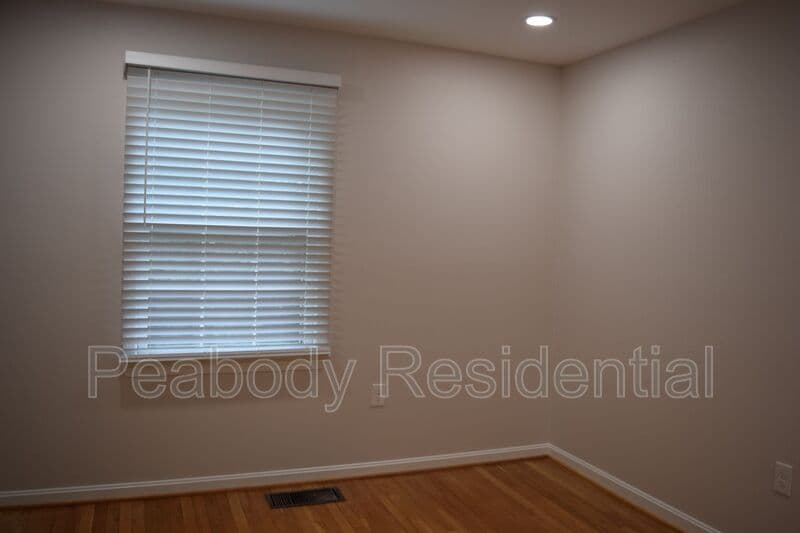 Alexandria House: 1013 N Vail St