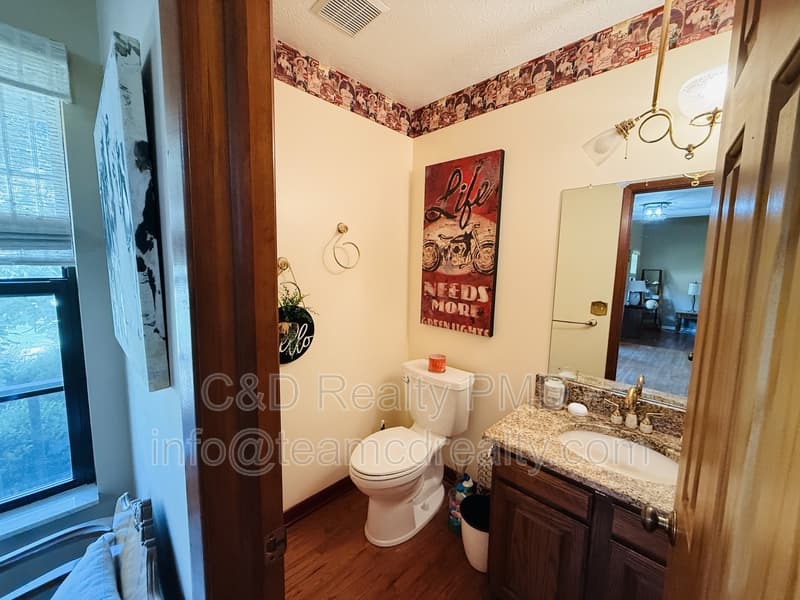 Olmsted TWP House: 8462 Glenbrook Dr, Olmsted TWP OH, 44138