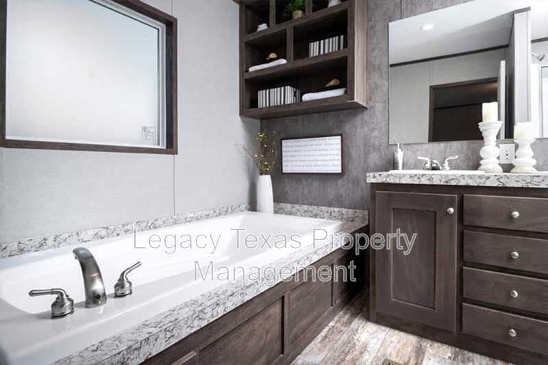 Cleburne Condo: 800 N Old Betsy