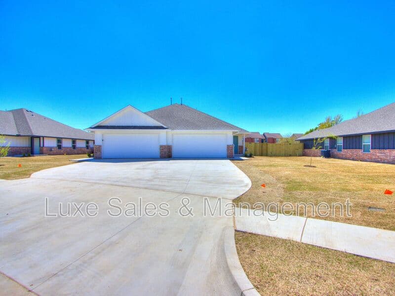 El Reno House: 1501 Pavy Parkway