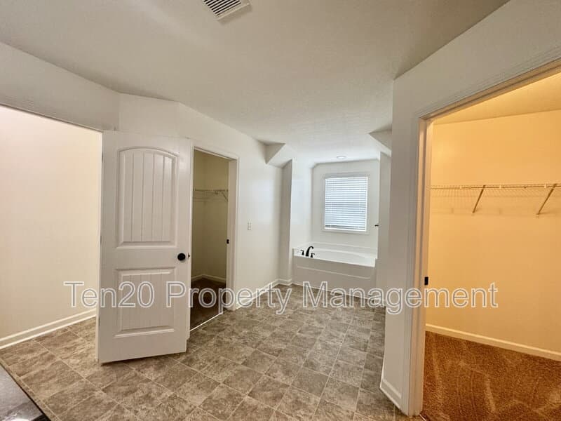 Columbus House: 5037 Lexington Lane