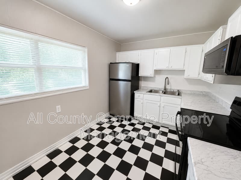 Jacksonville House: 10415 Briarcliff Rd E