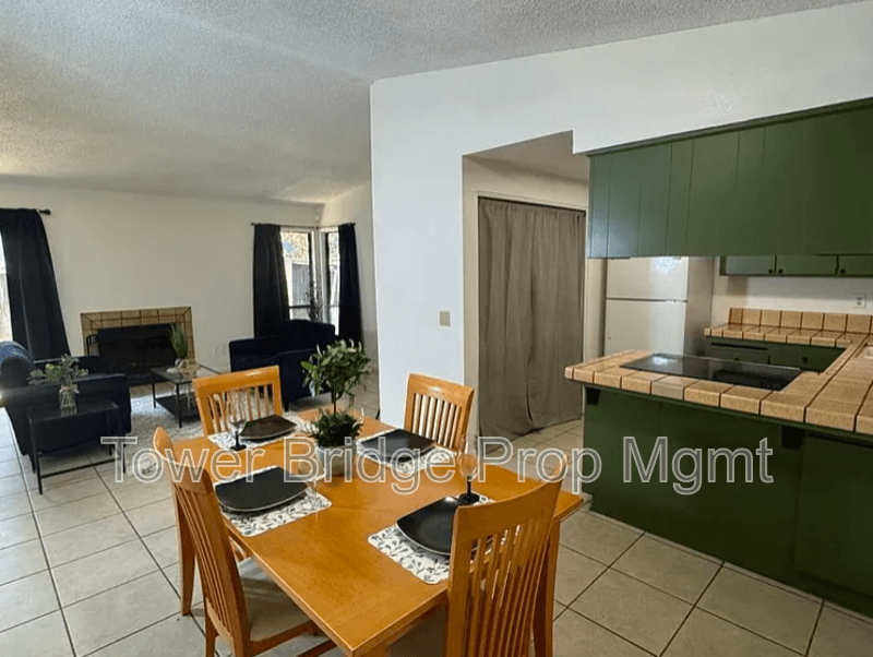 Sacramento House: 7516 Whisperwillow Drive