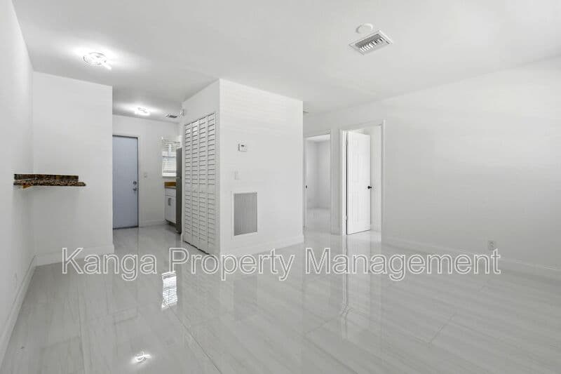 Riviera Beach Condo: 968 W 9th St