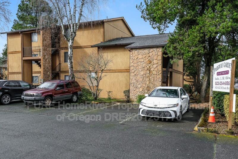 Portland Apartment: 14124-14212 NE Sandy Blvd
