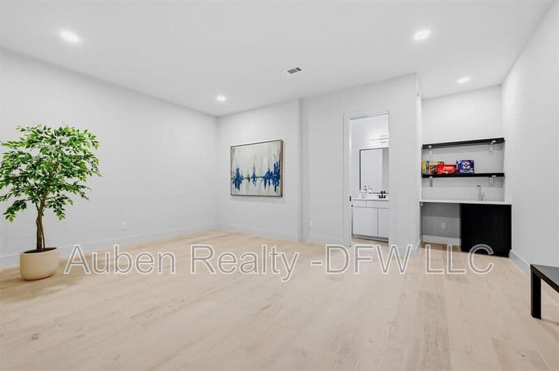 Anna House: 2284 County Rd 222