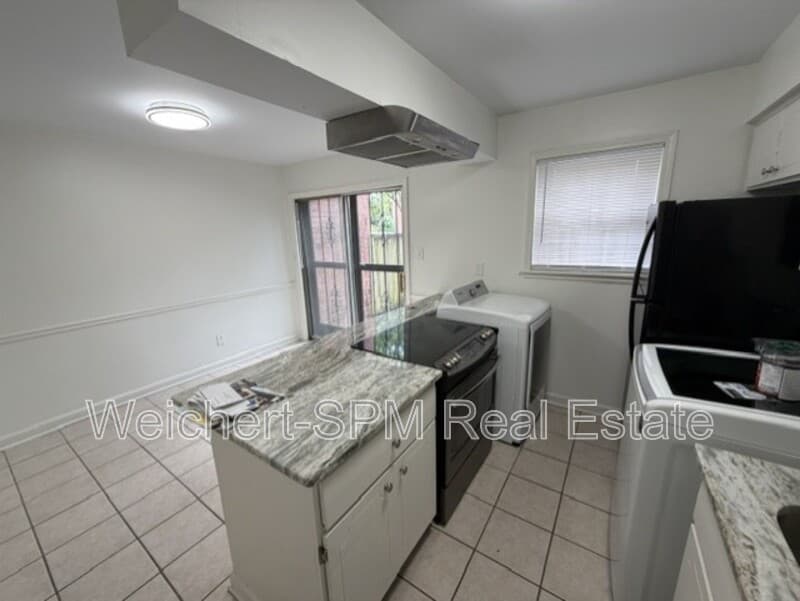 memphis House: 5730 Quince Rd #5 Memphis, TN 38119