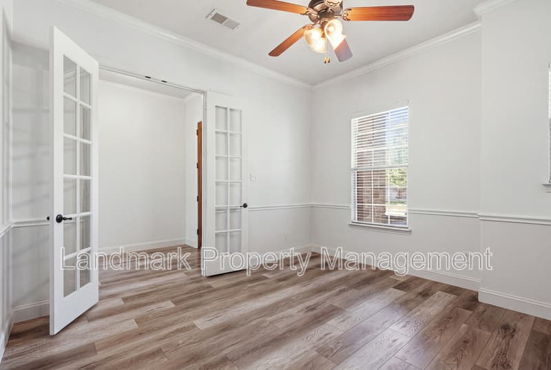 McKinney House: 11809 Bertram
