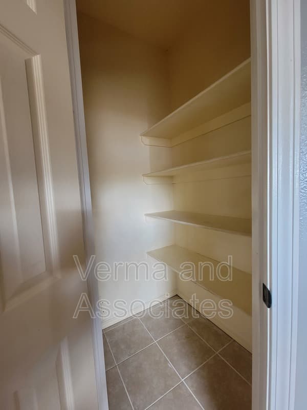 Centerton Townhome: 192 Fair St
