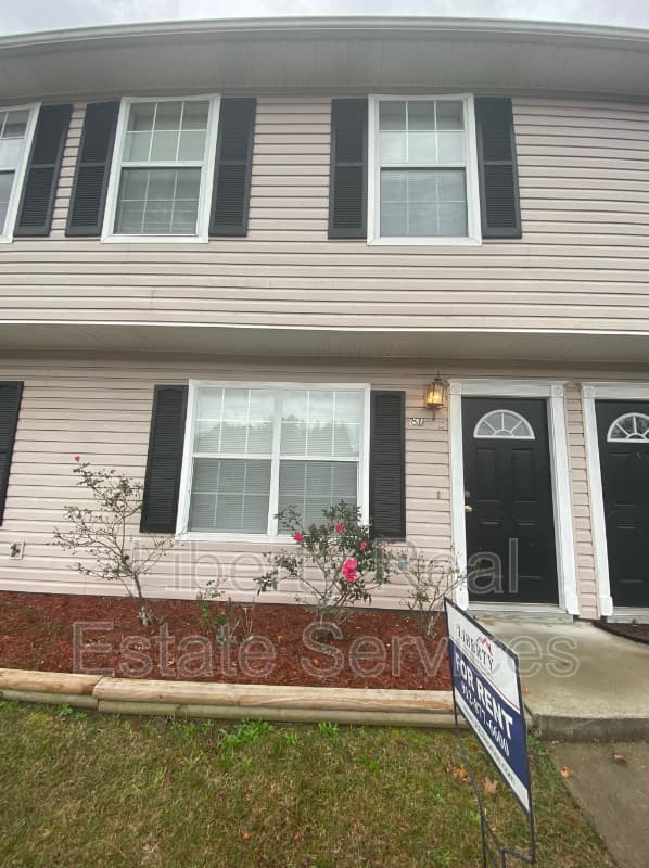 Hinesville Condo: 1100 Pineland Ave