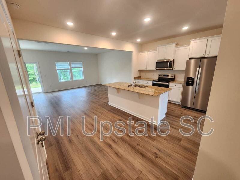 Fountain Inn House: 743 Fountainbrook Ln