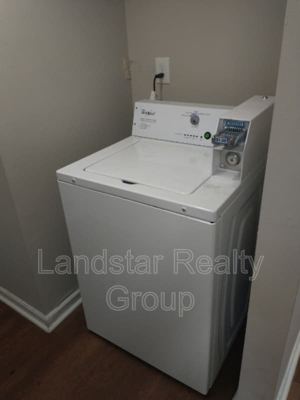 Louisville Condo: 7320 Six Mile lane
