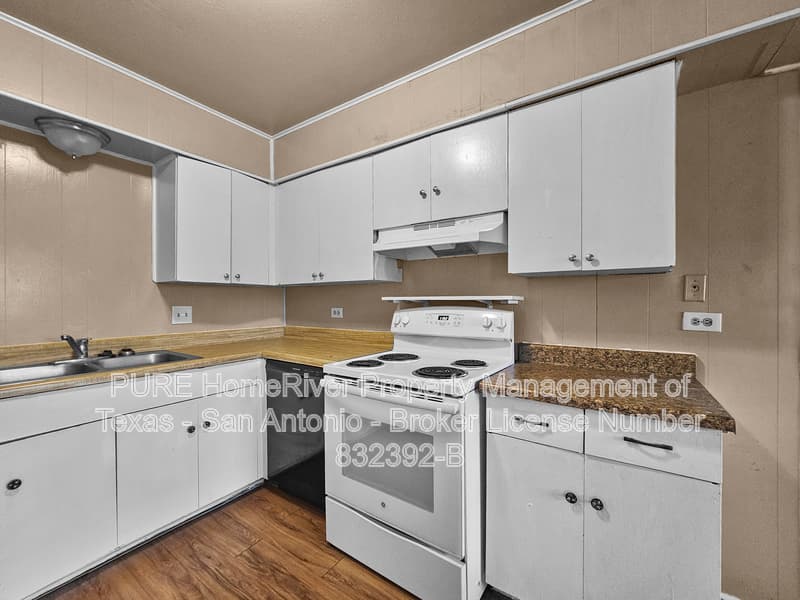 San Antonio Townhome: 217 W Silver Sands