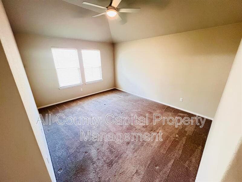 Georgetown House: 201 Oakstone Dr