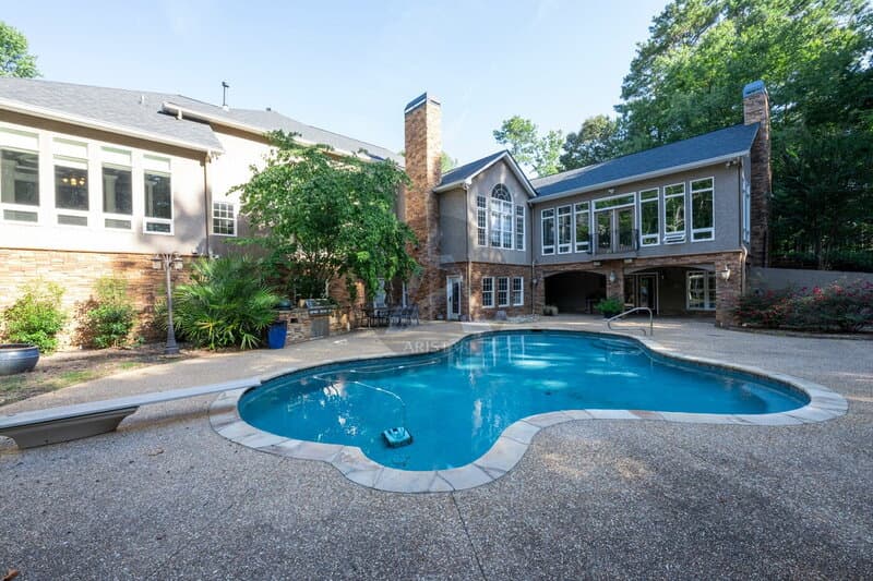 Kennesaw House: 5211 Hadaway Rd NW