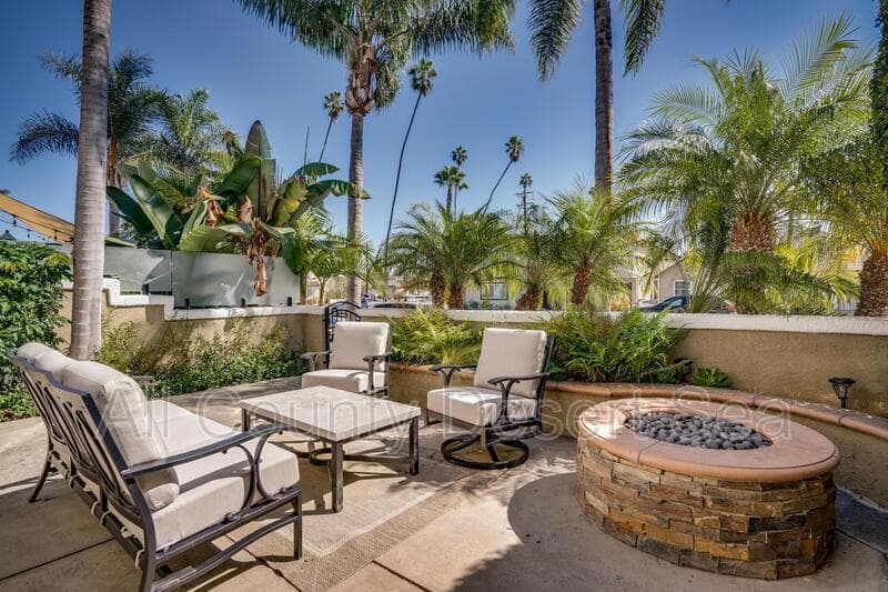 Huntington Beach House: 621 8th St