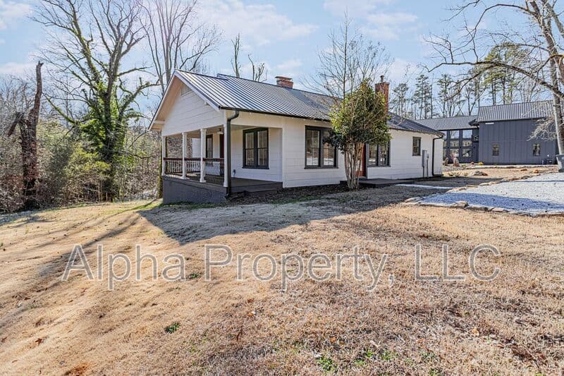 Greenville House: 511 Mountain Creek Rd
