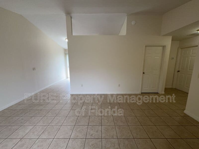 Ocala House: 7455 Midway Terrace