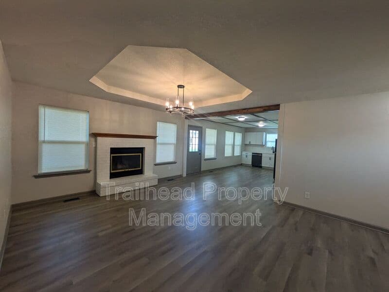 Grain Valley House: 1002 SW Hereford Drive