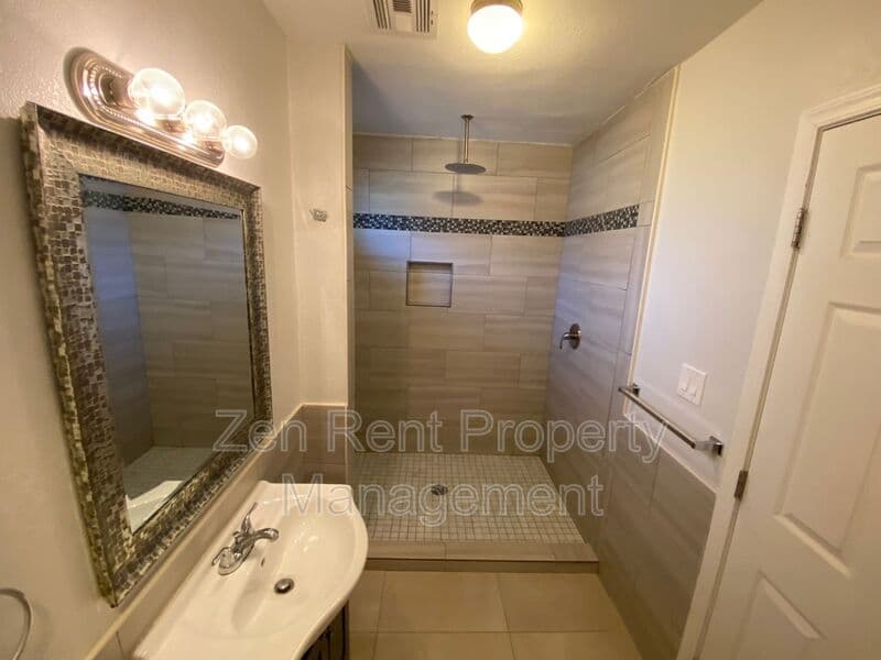 Phoenix House: 2032 W Medlock Drive