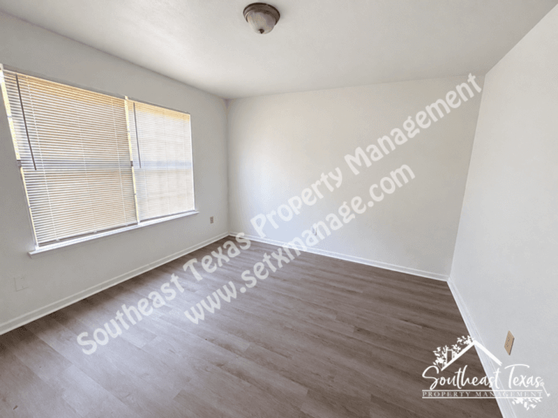 Kirbyville House: 1410 South Elizabeth Avenue