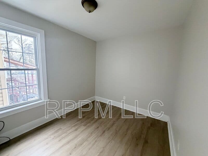 East Orange Condo: 106 N 16th St #1