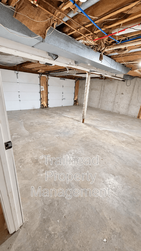Blue Springs House: 409 NE Duncan Rd