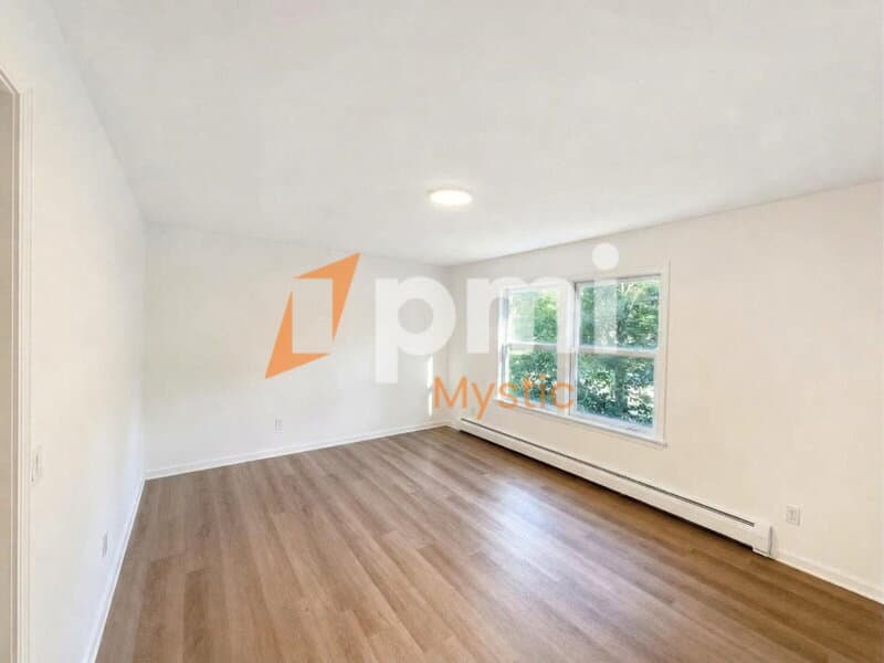 Mystic House: 106 Deerfield Ridge Dr