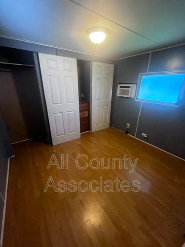 Holiday House: 1844 Mary Ln