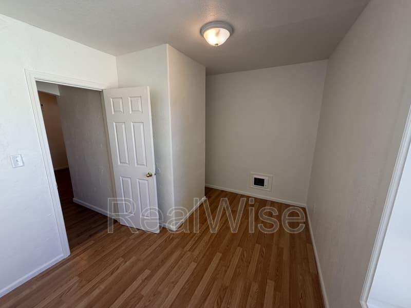 Glendale Condo: 552 Pacific Ave