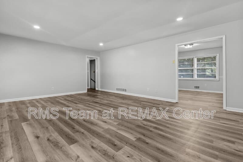 Snellville House: 1834 Dogwood Ct