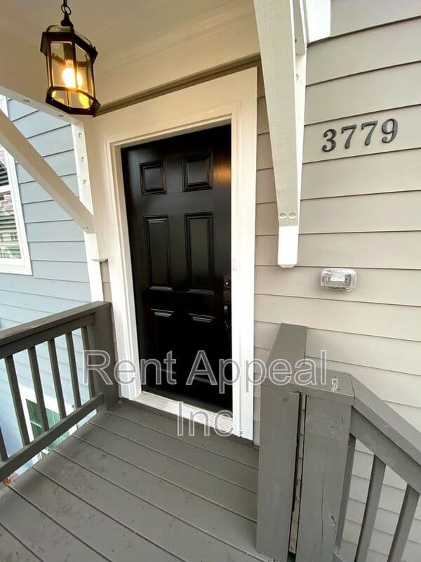 Doraville House: 3779 Oxford Circle