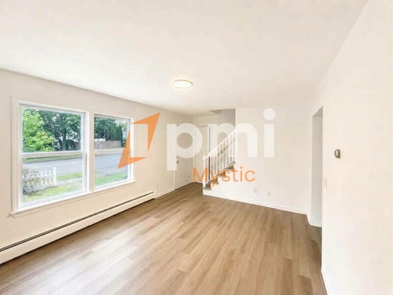 Mystic House: 106 Deerfield Ridge Dr
